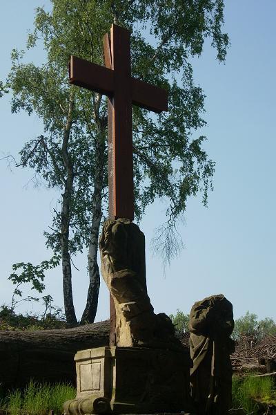 Pomn�k v Z�kapli�� (po�kozen�)