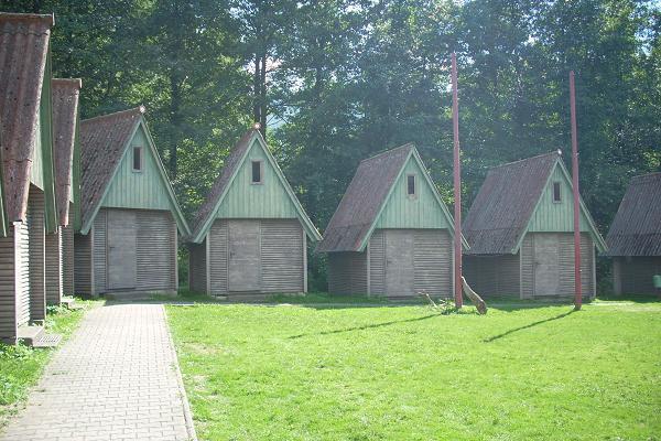 B�l� Potok - chatov� t�bor