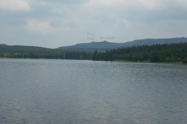 �ern� Nisa (v pozad� Holubn�k a Pta�� kupy)