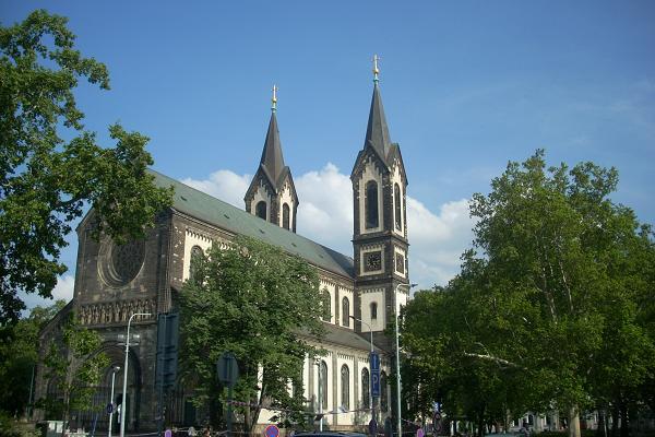 Karl�nsk� n�m�st� - kostel